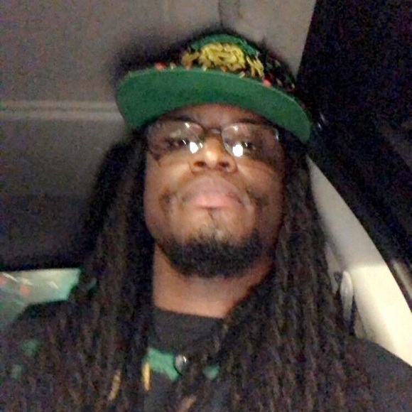 Profile Picture of Richard Handy (@richardhandy76) on Poshmark