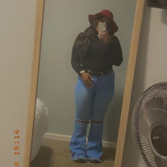 Profile Picture of Lacrecia Long (@lacrecia1223) on Poshmark