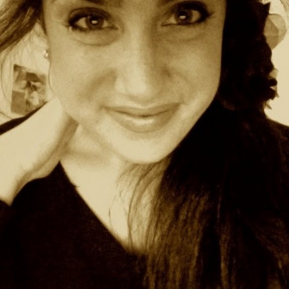 Profile Picture of Amy Peppi (@peppia) on Poshmark