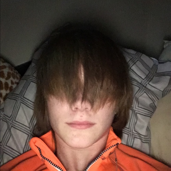 Profile Picture of Carson Holt (@yung_giraffe) on Poshmark