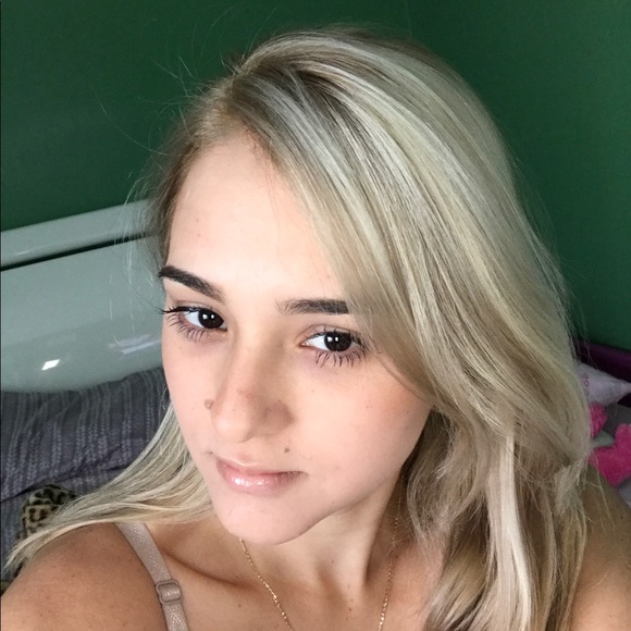 Profile Picture of Dayana Tabares (@dayait10) on Poshmark