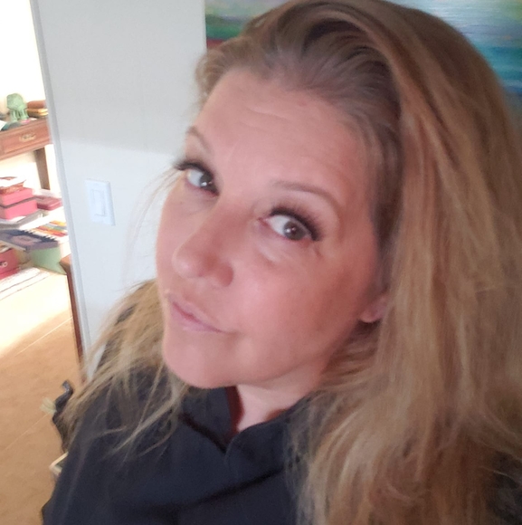 Profile Picture of Janet Luther (@ankh22) on Poshmark