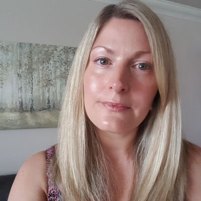 Profile Picture of Emma Burrows (@BookishMrsB) on Twitter