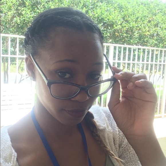 Profile Picture of Lateshia Scott (@lscott1331) on Poshmark