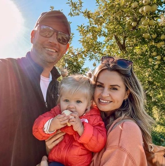 Profile Picture of Taylor Feightner (@taylorfeightner) on Poshmark