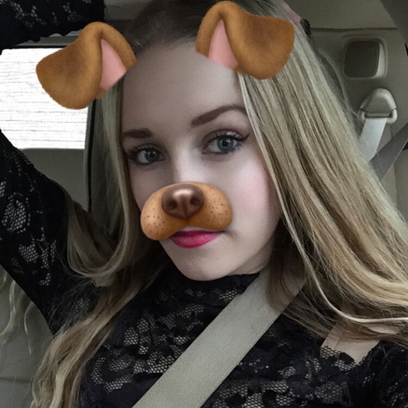 Profile Picture of Bailey Crouson (@baileycrouson) on Poshmark