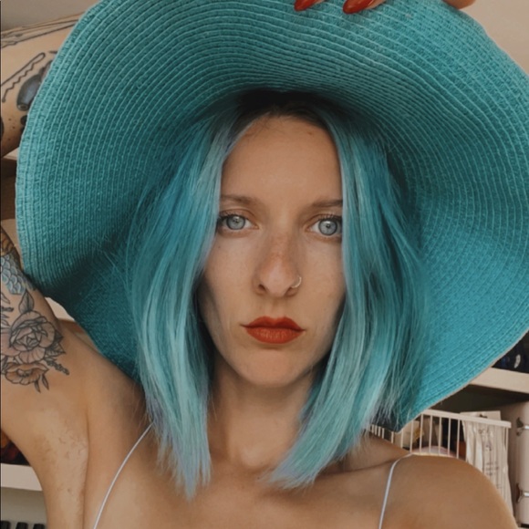 Profile Picture of Marisa Strazza (@marisastrazza) on Poshmark