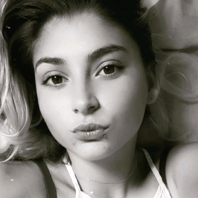 Profile Picture of alicia raffaud (@aliciarfd) on Tiktok