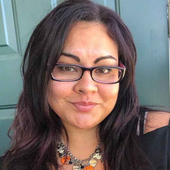 Angela Holmquest - Poshmark Profile Picture of Angela Holmquest (@aholmquest) on Poshmark