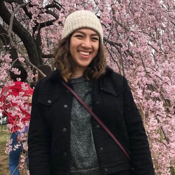 Profile Picture of Andrea Garavito (@andreagaravito) on Poshmark