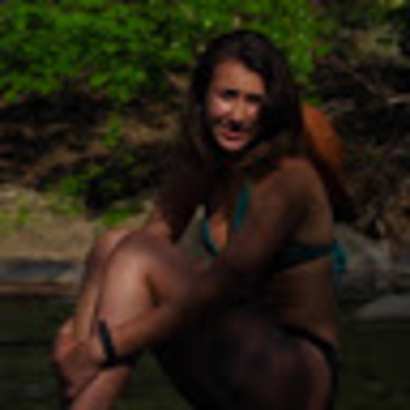 Profile Picture of Chelsea Picariello (@littlepickles13) on Poshmark