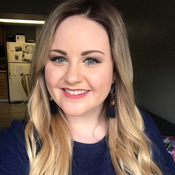 Profile Picture of Paige Lundgreen (@paigelundgreen) on Poshmark