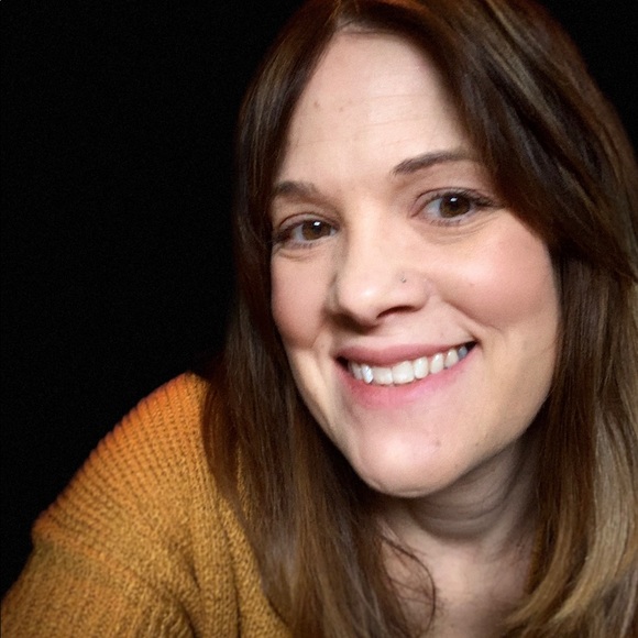 Profile Picture of Kim Von der heyde (@kimmievd) on Poshmark