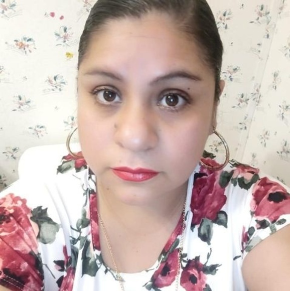 Profile Picture of Valentina Valentina (@valentinaval842) on Poshmark