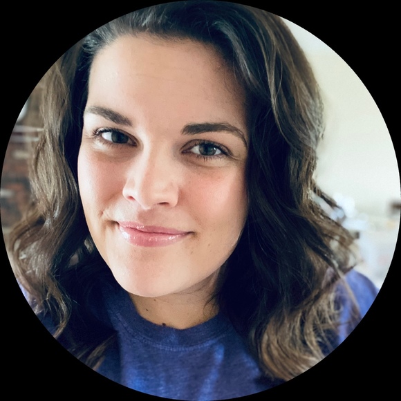 Profile Picture of Brettnie Henson (@brettnie42) on Poshmark