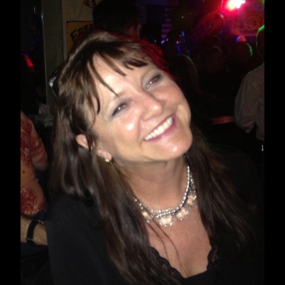 Profile Picture of Kim Andersen (@kimmyabreak) on Poshmark