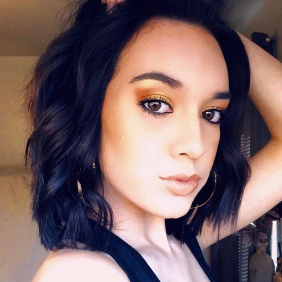 Profile Picture of Gabriella Bertubin (@gabriella1371) on Poshmark