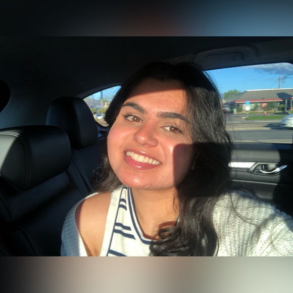 Profile Picture of Anhad Kaur (@anhadkaur) on Poshmark