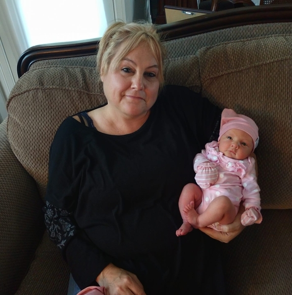 Profile Picture of Amanda Silmon (@amandasilmon) on Poshmark