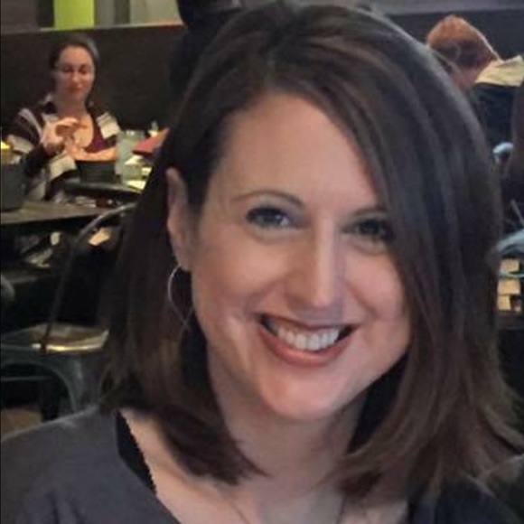Profile Picture of Donna Baumiller (@donnamariab) on Poshmark