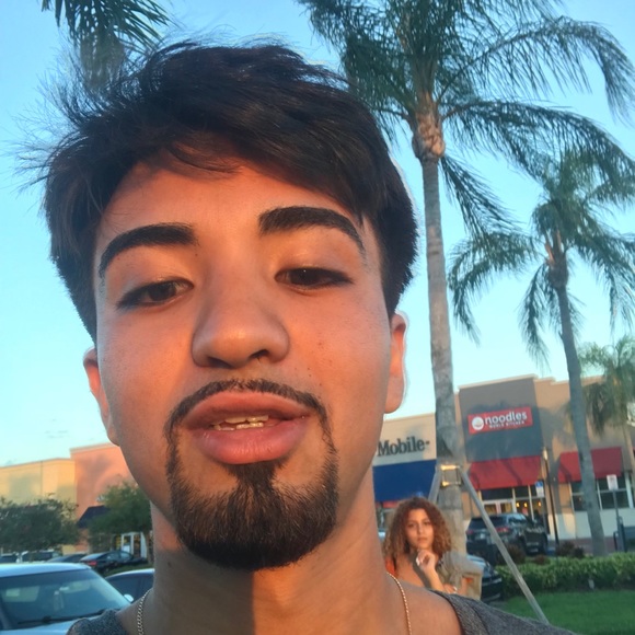 Profile Picture of Michael Valentin (@thatkidmikeee) on Poshmark