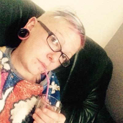 Profile Picture of Vicky Howard (@J2friday) on Twitter
