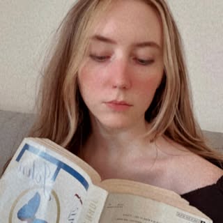 Profile Picture of megan | bookstagrammer (@getlitwithmegan) on Instagram