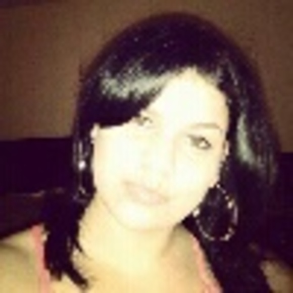 Profile Picture of Annelys Pernas (@anneps) on Poshmark