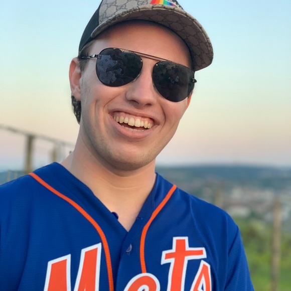 Profile Picture of Dylan Graulich (@dtgraulich) on Poshmark