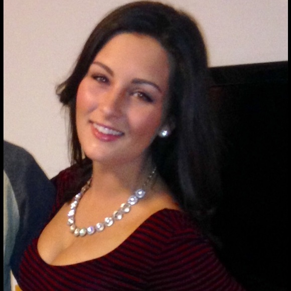 Profile Picture of Avalon Vanderslice (@avalon0128) on Poshmark