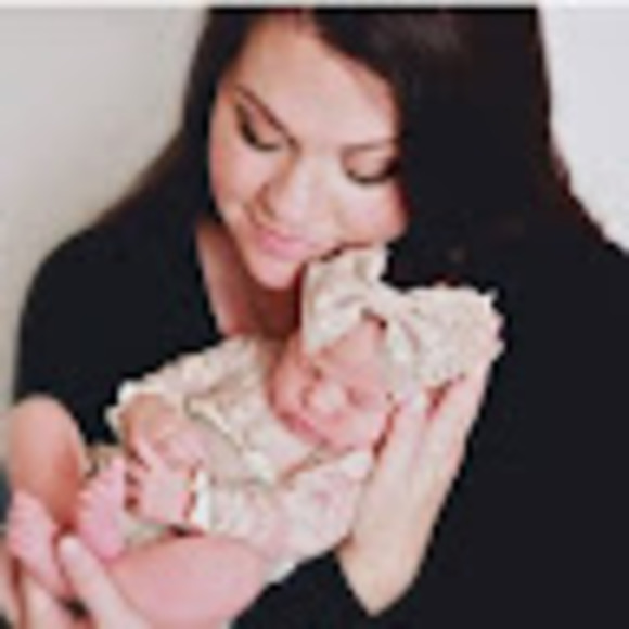 Profile Picture of Laurel Thornton boone (@foxylaurel) on Poshmark