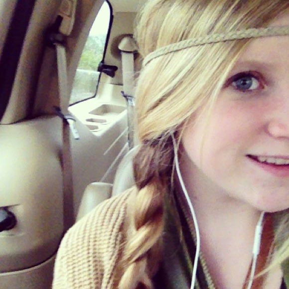 Profile Picture of Elisabeth Parker (@milidandies) on Poshmark