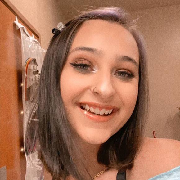 Profile Picture of Emma Liske (@liske_39) on Poshmark