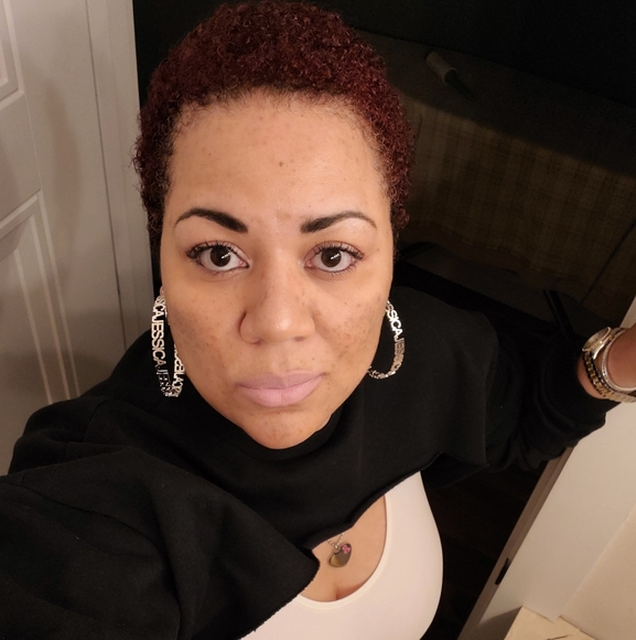 Profile Picture of Jessica Solomon (@jessicasolom893) on Poshmark