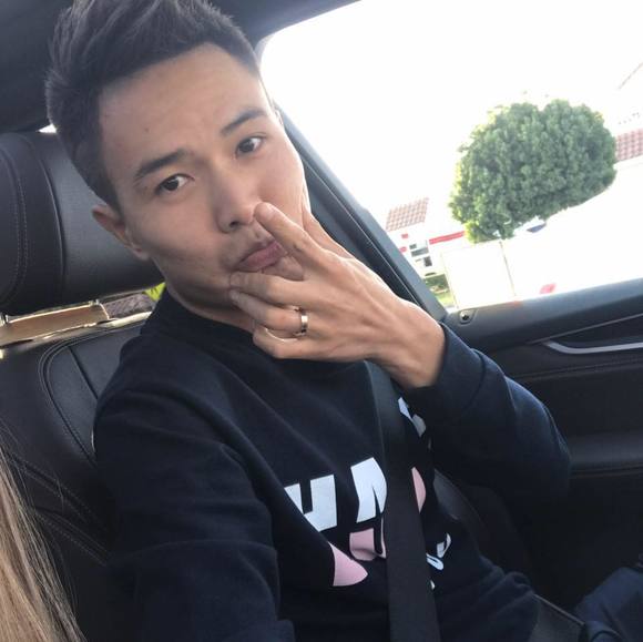 Profile Picture of Zhiming Wang (@zhimingwang) on Poshmark