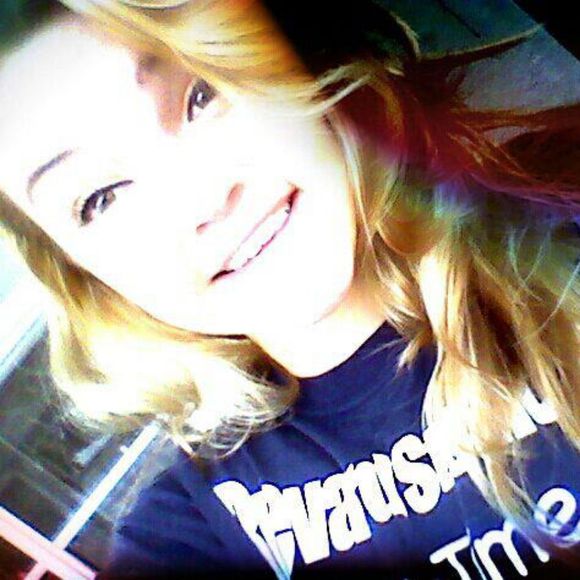 Profile Picture of Emily Baderman (@emilysoflyyy) on Poshmark