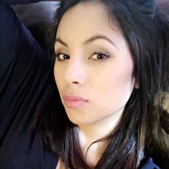 Profile Picture of Janet Bautista (@janetsoto) on Poshmark