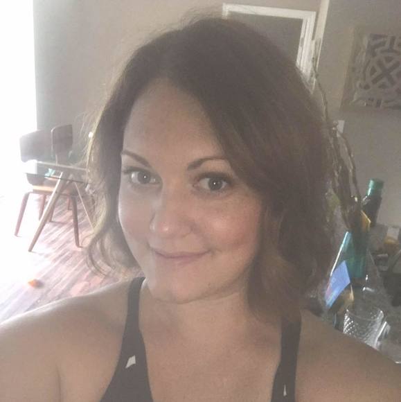 Profile Picture of Sarah Harborth (@sarahharborth) on Poshmark