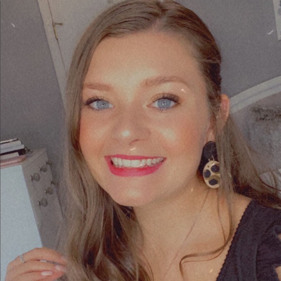 Profile Picture of Raegan Hebner (@raeganhebner8) on Poshmark