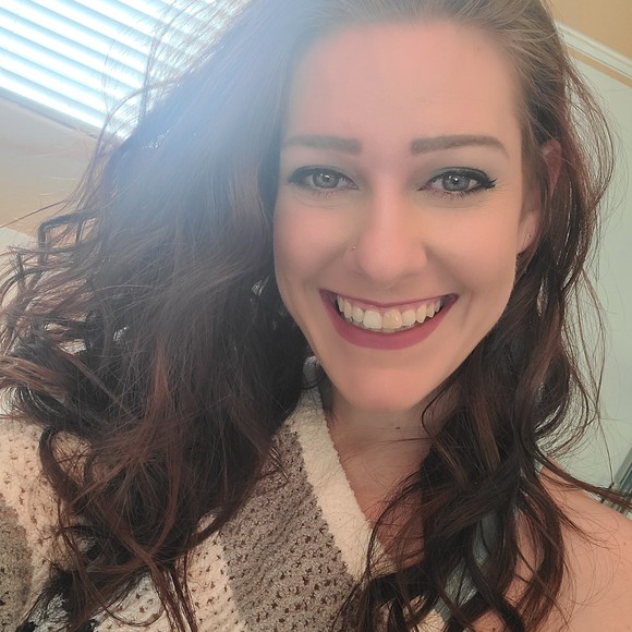 Profile Picture of Desiree Shellenberger (@dshellenberger) on Poshmark