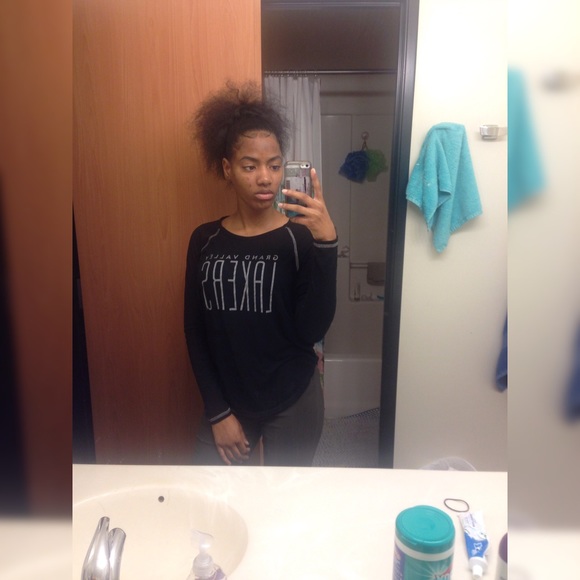 Profile Picture of Ebonique Eiland (@niqniq143) on Poshmark