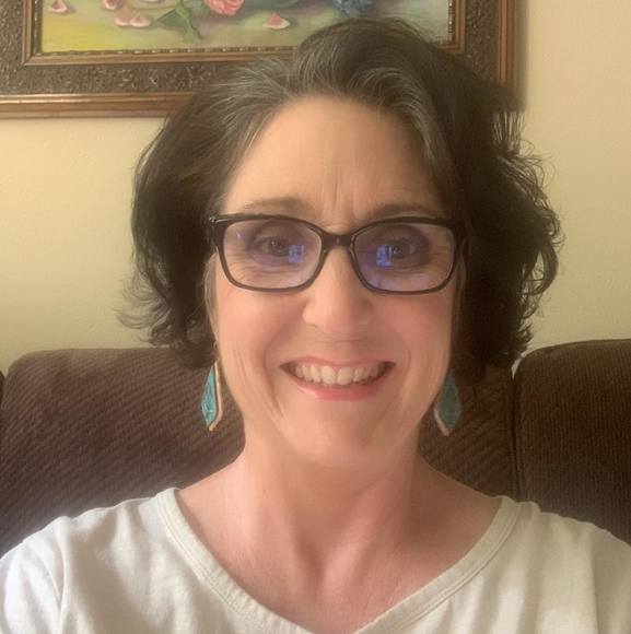 Profile Picture of Paula Black (@jewelry37) on Poshmark