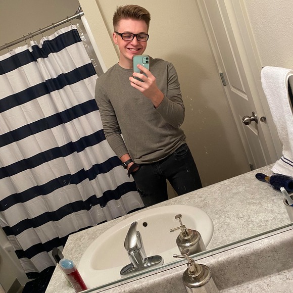 Profile Picture of Nicholas Thomas (@nicholas_thomas) on Poshmark