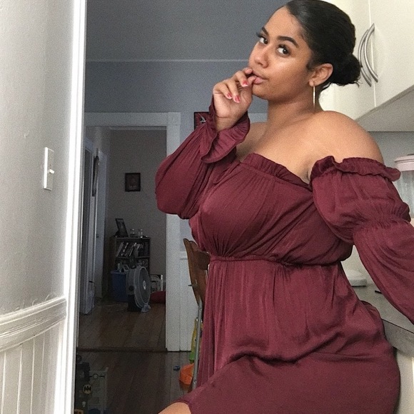 Profile Picture of Miranda Nelson (@123mcn) on Poshmark