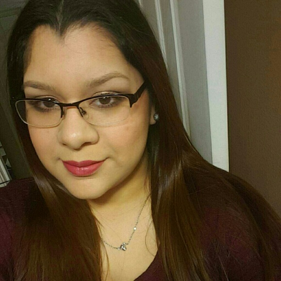 Profile Picture of Vanessa Cordero (@vnsa7x) on Poshmark