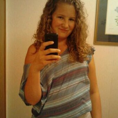 Profile Picture of Alexa Wolfe (@Alexaluvsneon) on Twitter