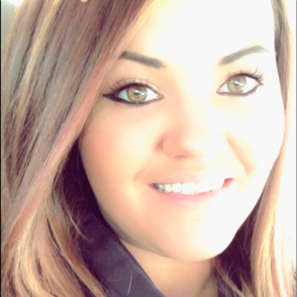 Profile Picture of Erin Clapper (@erinclapper92) on Poshmark