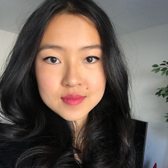 Profile Picture of Julianna Lee (@modedejulianna) on Poshmark