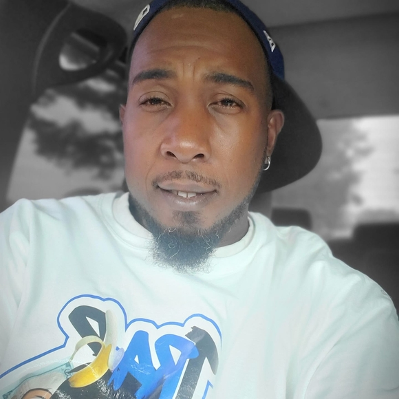 Profile Picture of Cedrick Walker (@cedrickwalker51) on Poshmark