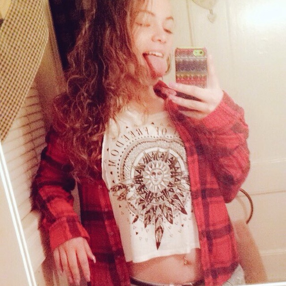 Profile Picture of Jaida Pfefferle (@jaidaaxo) on Poshmark